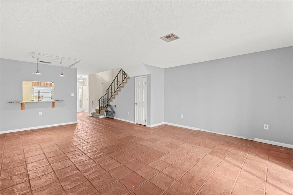 For Sale: $249,900 (2 beds, 2 baths, 1296 Square Feet)