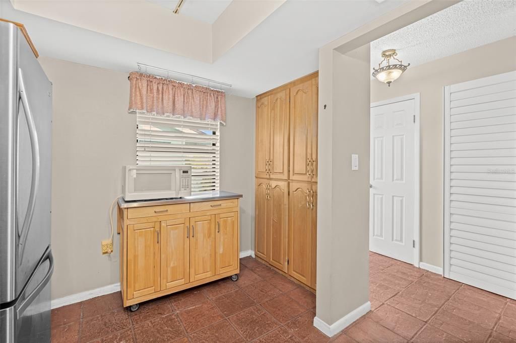 For Sale: $249,900 (2 beds, 2 baths, 1296 Square Feet)