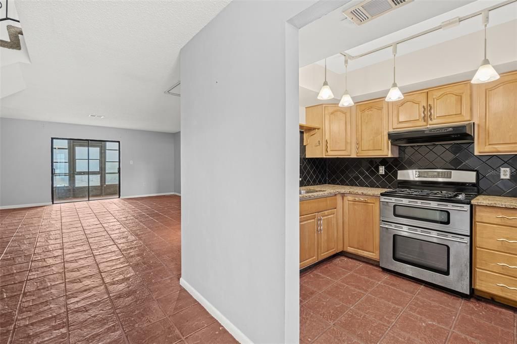 For Sale: $249,900 (2 beds, 2 baths, 1296 Square Feet)