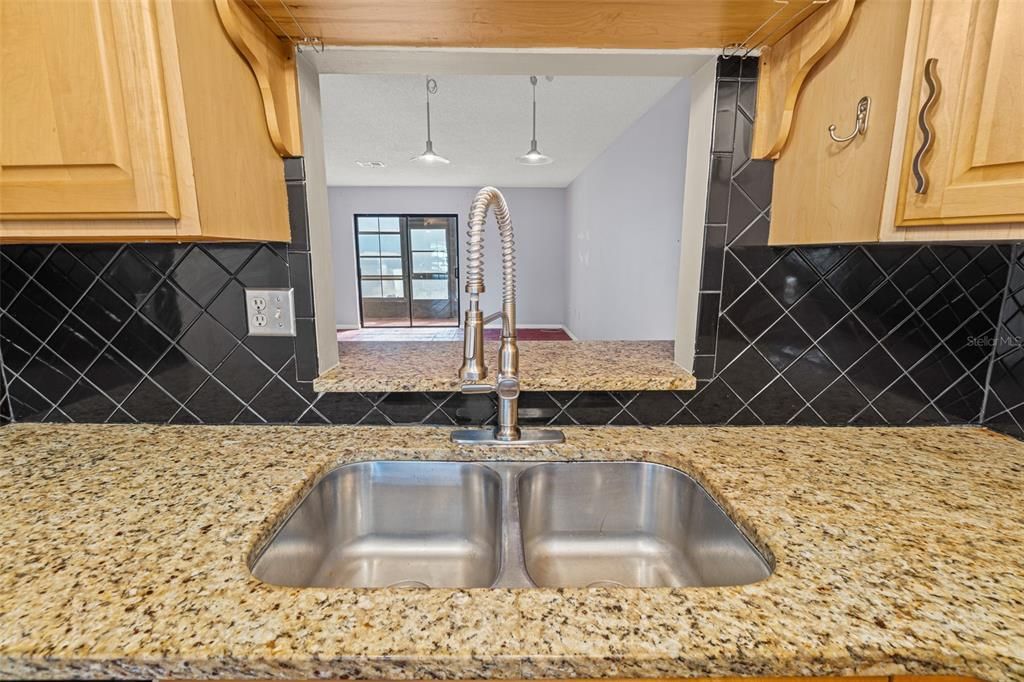 For Sale: $249,900 (2 beds, 2 baths, 1296 Square Feet)