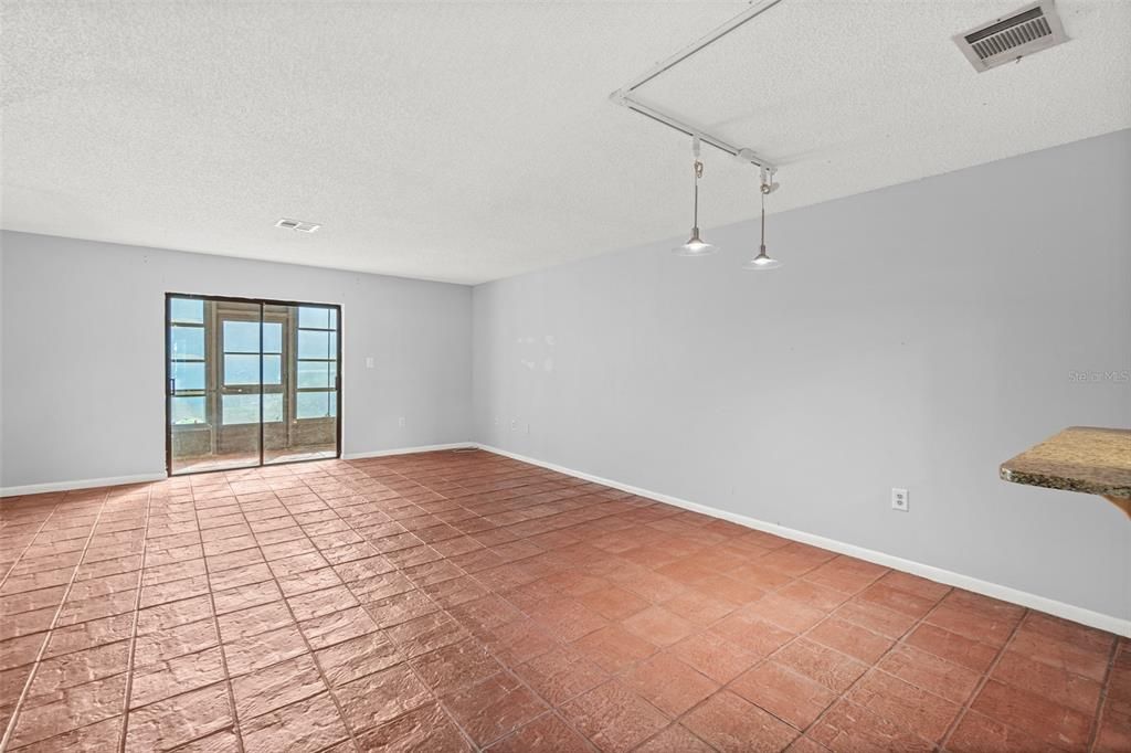 For Sale: $249,900 (2 beds, 2 baths, 1296 Square Feet)