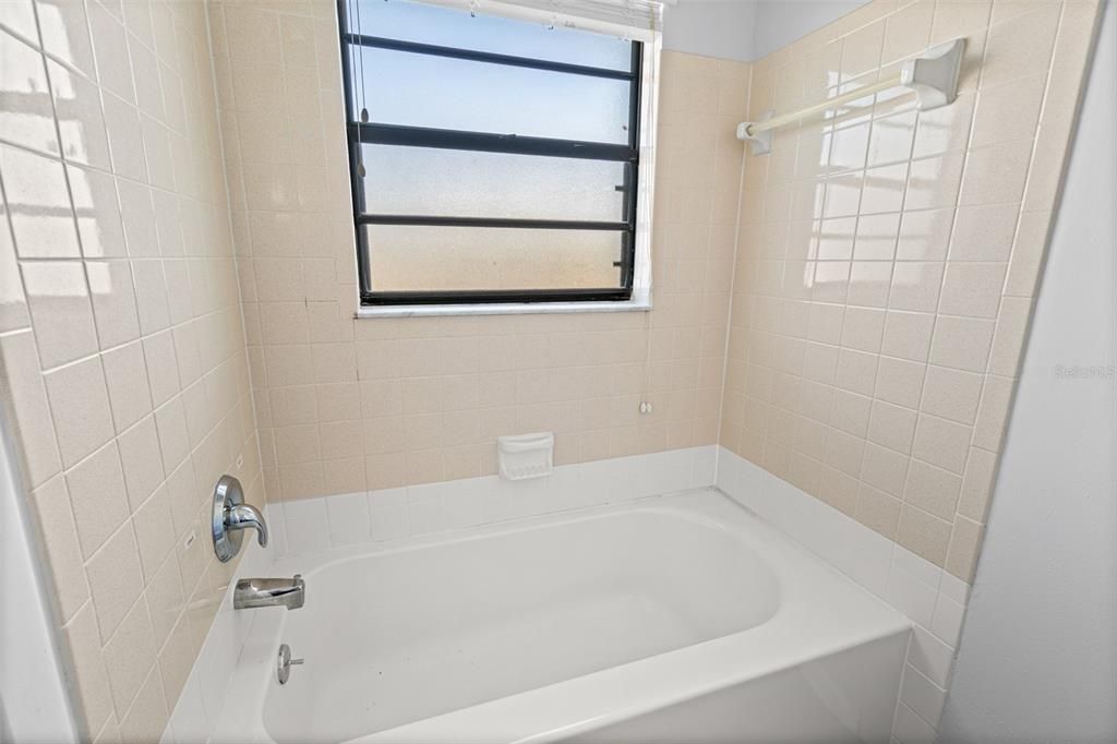 For Sale: $249,900 (2 beds, 2 baths, 1296 Square Feet)