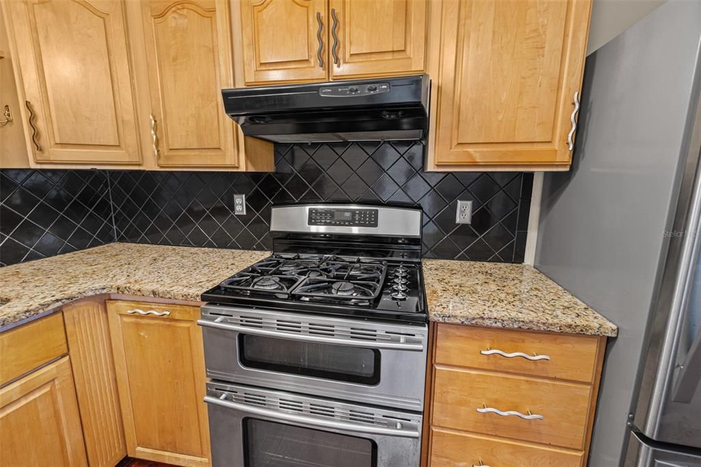 For Sale: $249,900 (2 beds, 2 baths, 1296 Square Feet)