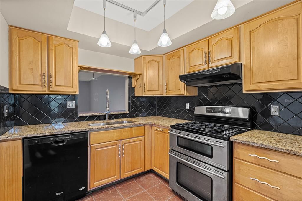For Sale: $249,900 (2 beds, 2 baths, 1296 Square Feet)