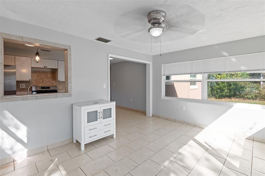 待售: $185,900 (2 贝兹, 1 浴室, 936 平方英尺)