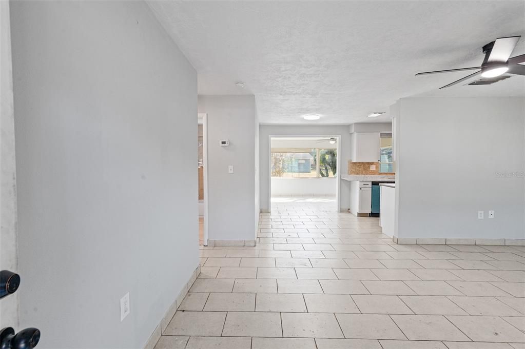 待售: $185,900 (2 贝兹, 1 浴室, 936 平方英尺)