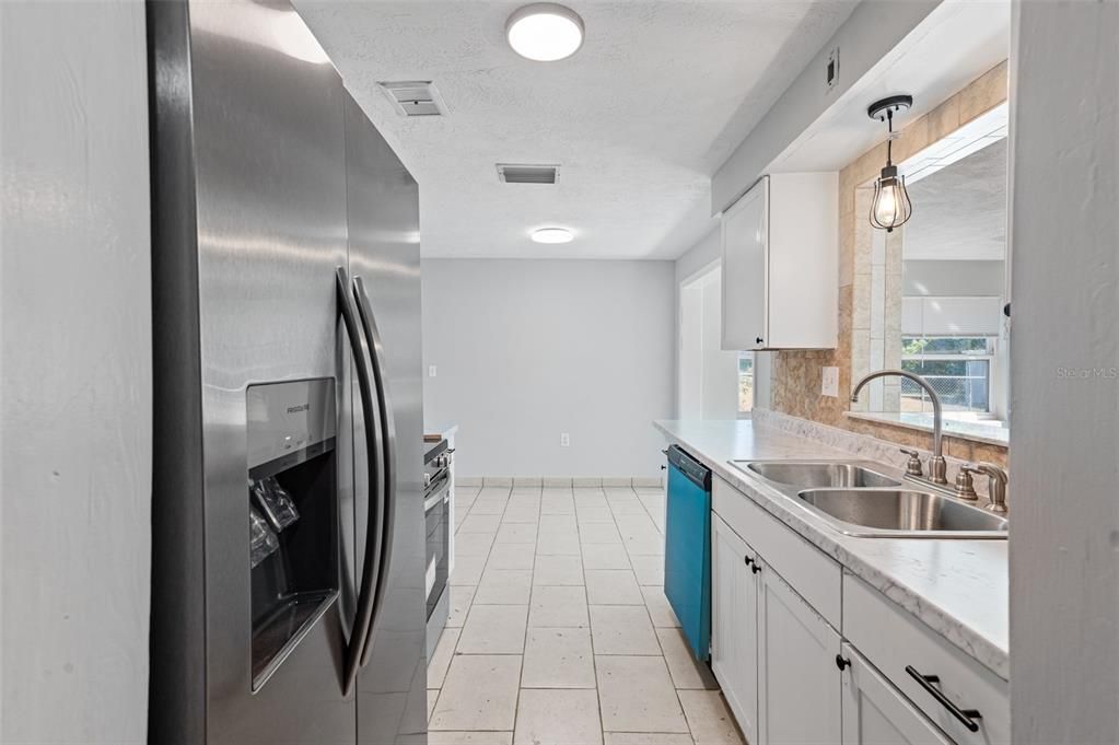 待售: $185,900 (2 贝兹, 1 浴室, 936 平方英尺)