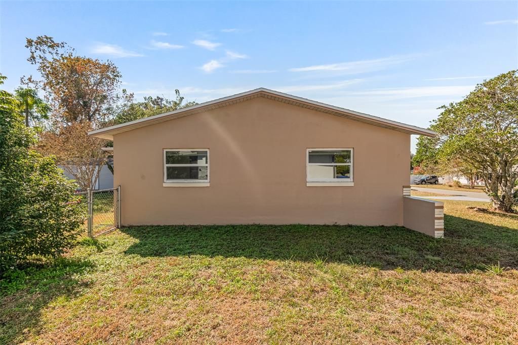 待售: $185,900 (2 贝兹, 1 浴室, 936 平方英尺)