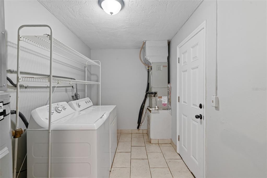 待售: $185,900 (2 贝兹, 1 浴室, 936 平方英尺)