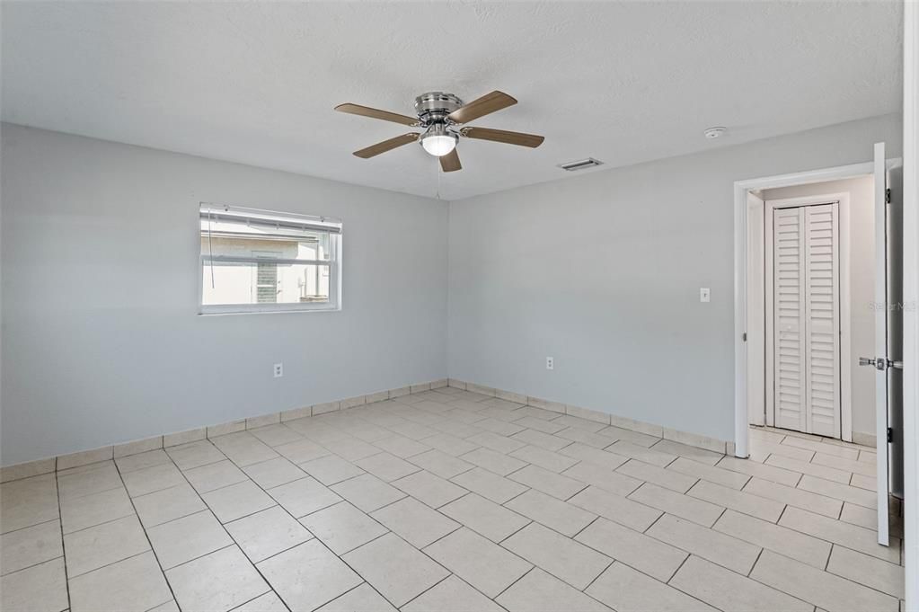 待售: $185,900 (2 贝兹, 1 浴室, 936 平方英尺)