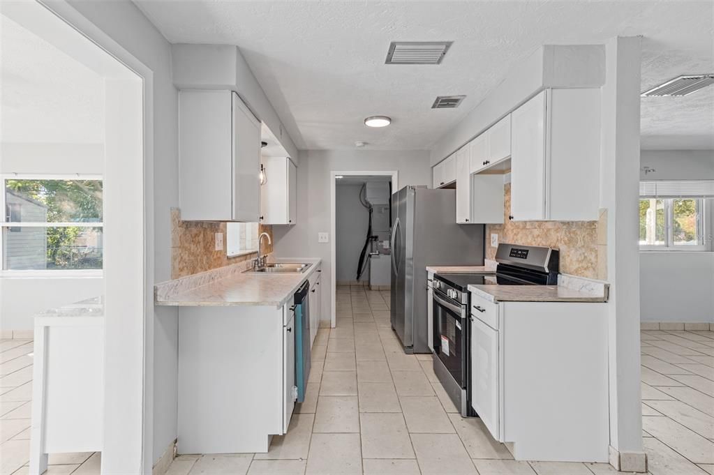 待售: $185,900 (2 贝兹, 1 浴室, 936 平方英尺)