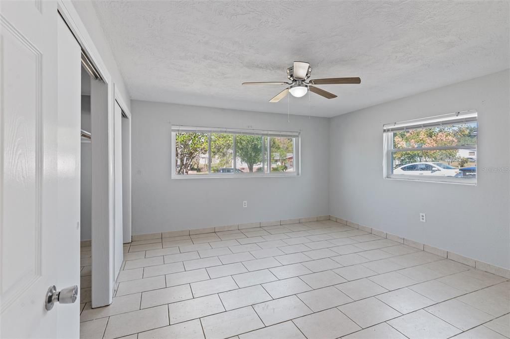 待售: $185,900 (2 贝兹, 1 浴室, 936 平方英尺)