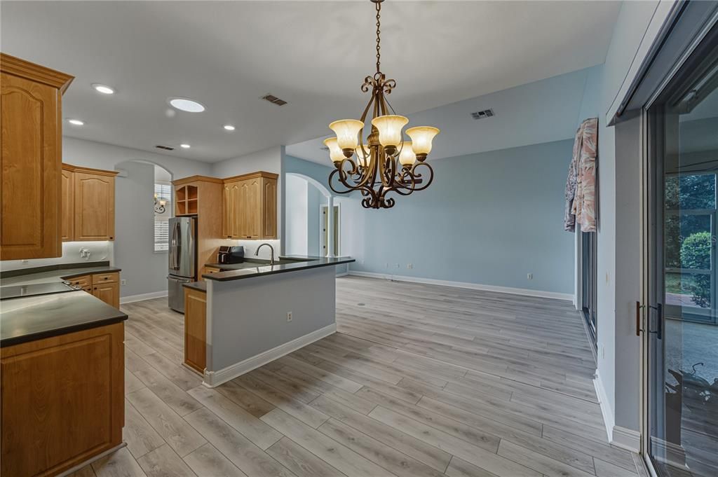 En Venta: $345,000 (3 camas, 2 baños, 1875 Pies cuadrados)