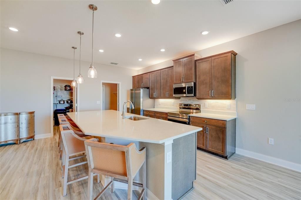 На продажу: $445,000 (3 спален, 2 ванн, 1938 Квадратных фут)