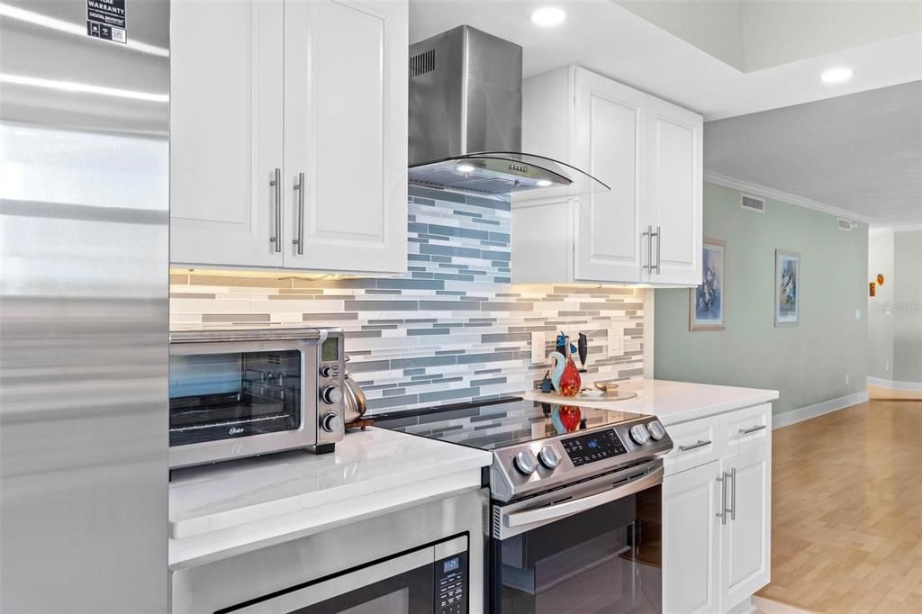 出租: $6,000 (2 贝兹, 2 浴室, 1610 平方英尺)