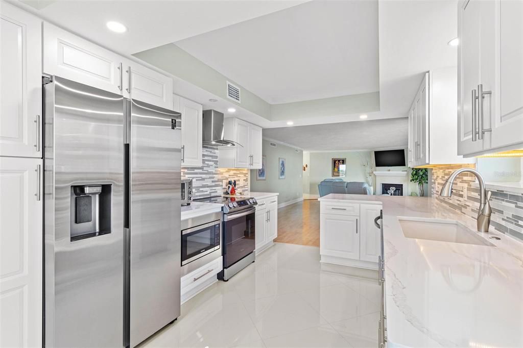 出租: $6,000 (2 贝兹, 2 浴室, 1610 平方英尺)