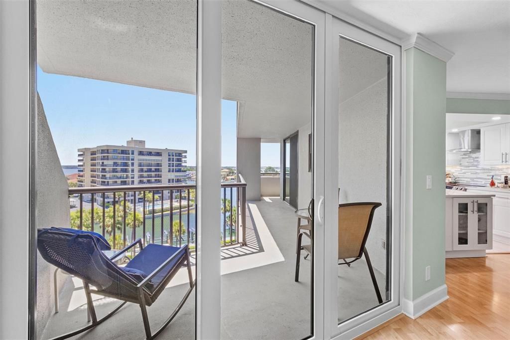 出租: $6,000 (2 贝兹, 2 浴室, 1610 平方英尺)