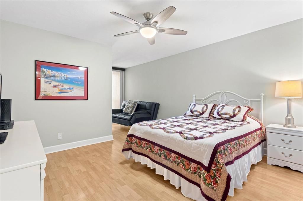 出租: $6,000 (2 贝兹, 2 浴室, 1610 平方英尺)