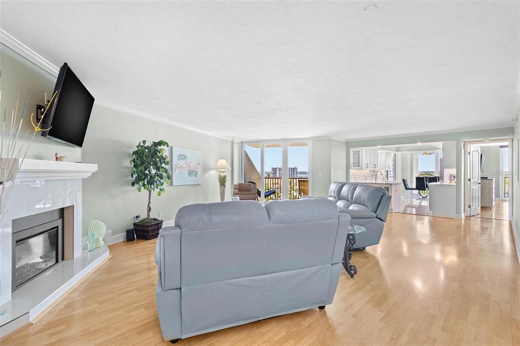 出租: $6,000 (2 贝兹, 2 浴室, 1610 平方英尺)