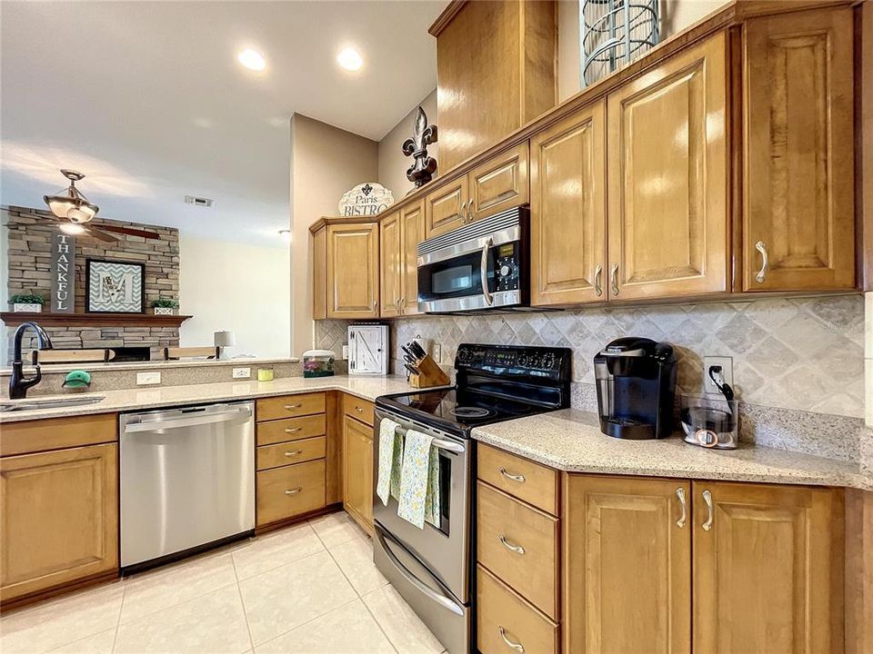 待售: $599,900 (4 贝兹, 2 浴室, 2125 平方英尺)