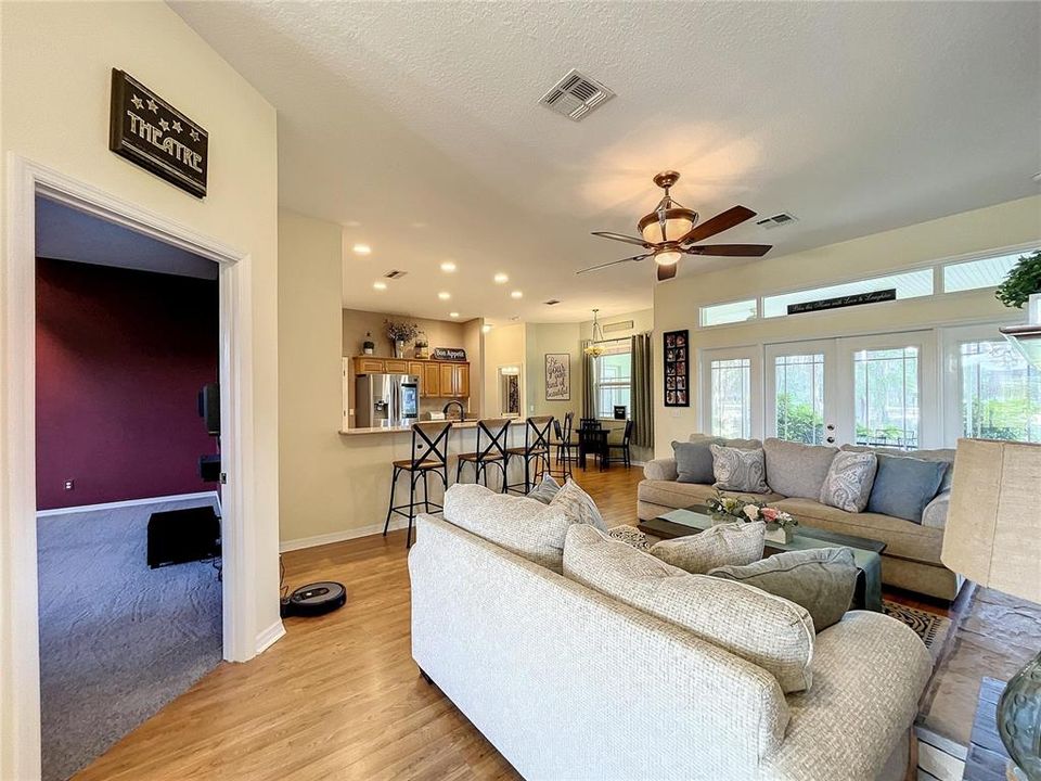 待售: $599,900 (4 贝兹, 2 浴室, 2125 平方英尺)