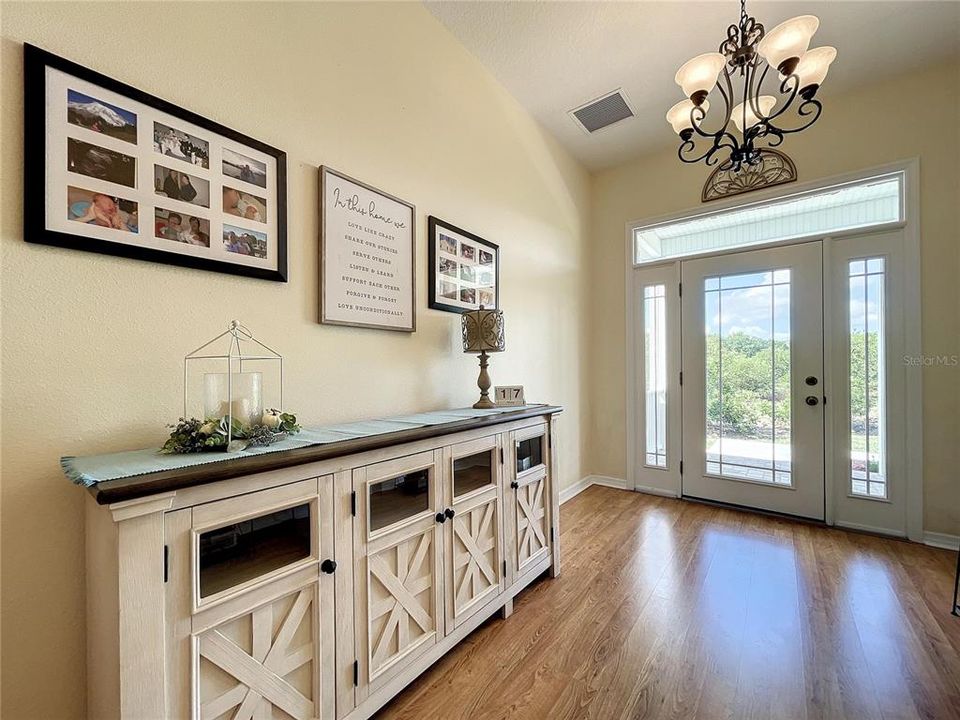 待售: $599,900 (4 贝兹, 2 浴室, 2125 平方英尺)