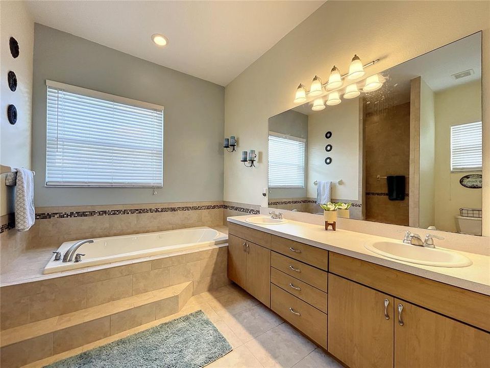 待售: $599,900 (4 贝兹, 2 浴室, 2125 平方英尺)