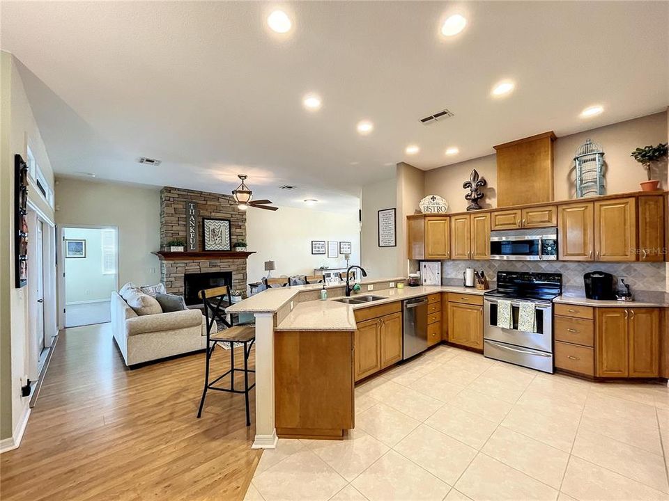 待售: $599,900 (4 贝兹, 2 浴室, 2125 平方英尺)