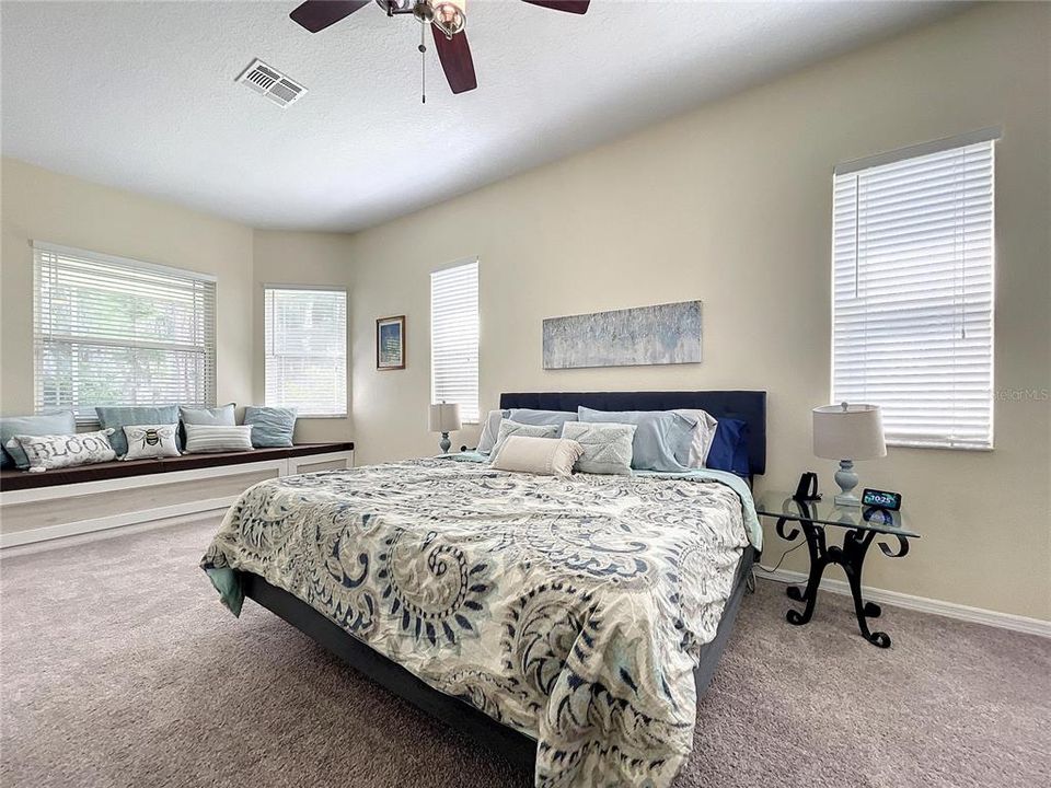 待售: $599,900 (4 贝兹, 2 浴室, 2125 平方英尺)