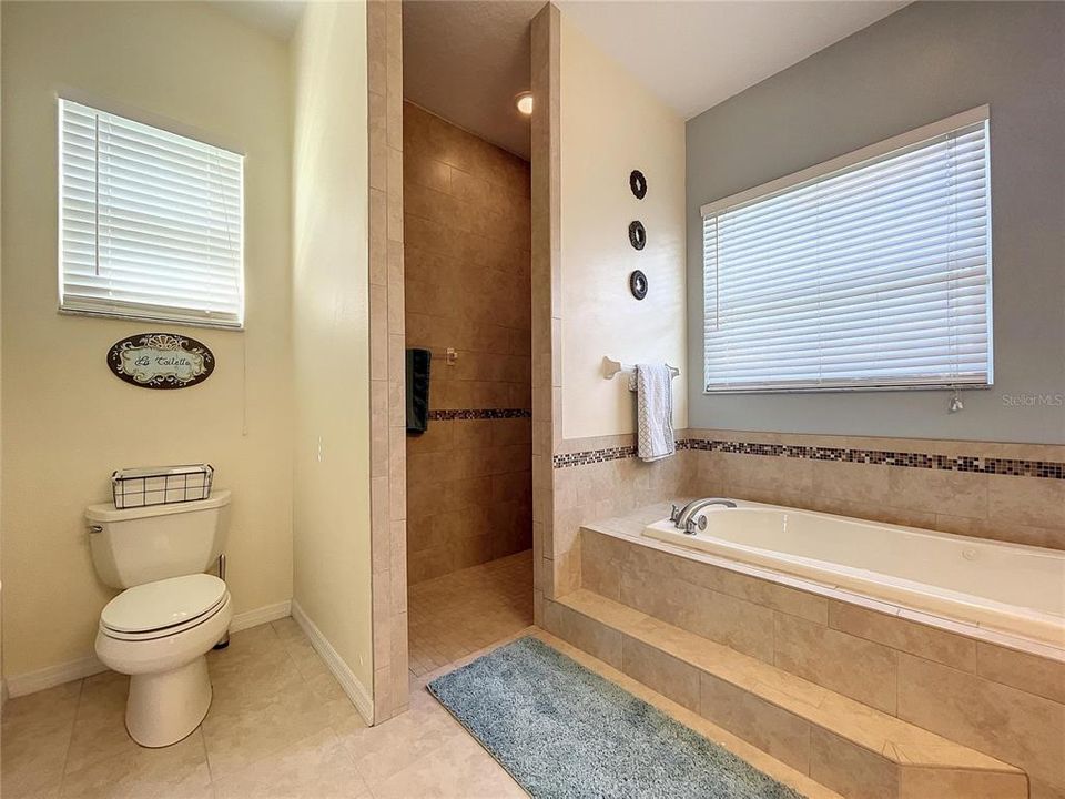 待售: $599,900 (4 贝兹, 2 浴室, 2125 平方英尺)