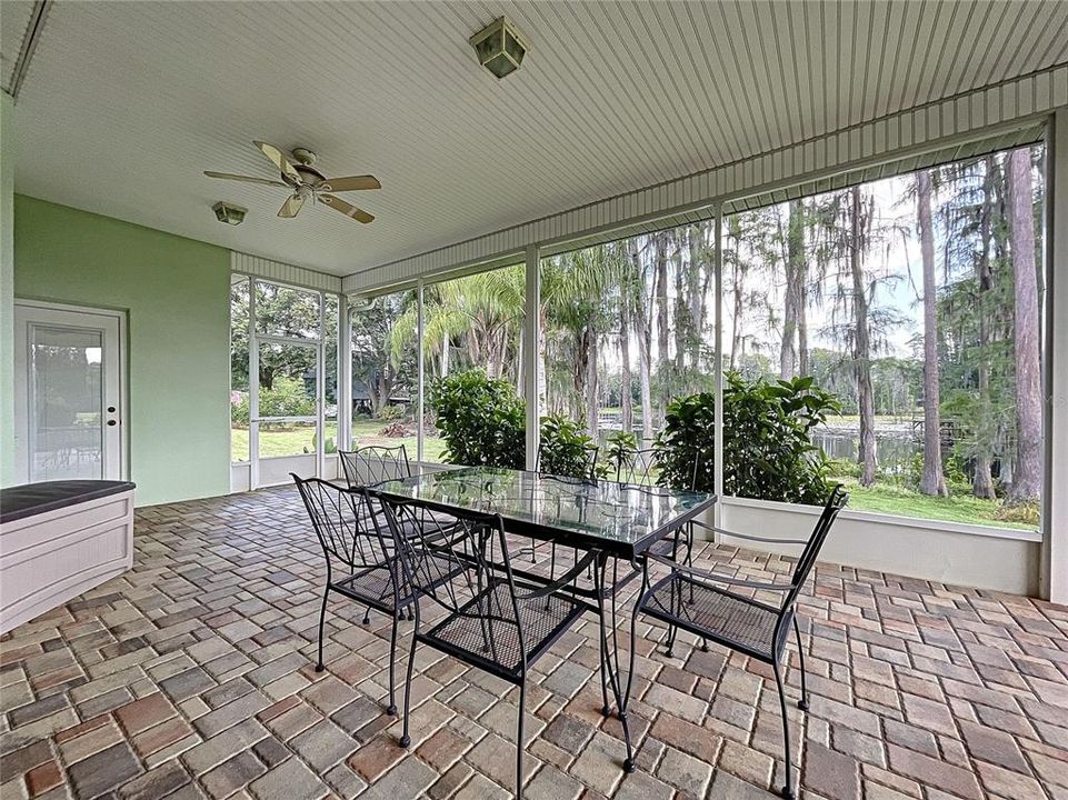 待售: $599,900 (4 贝兹, 2 浴室, 2125 平方英尺)