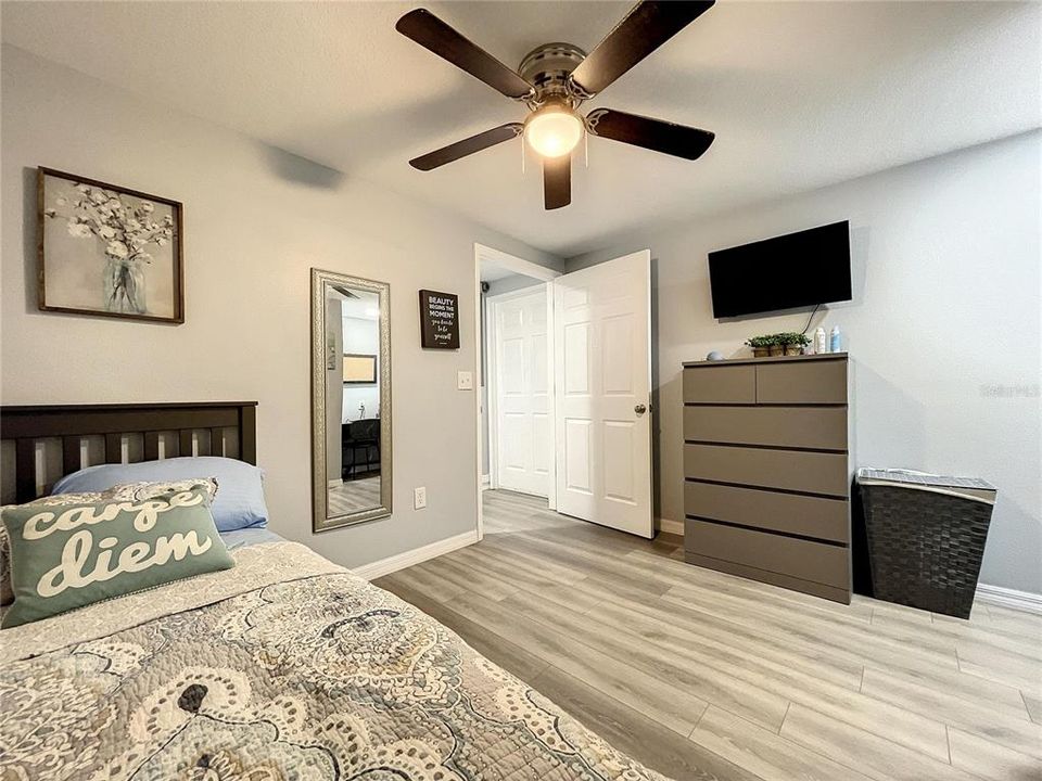 待售: $599,900 (4 贝兹, 2 浴室, 2125 平方英尺)