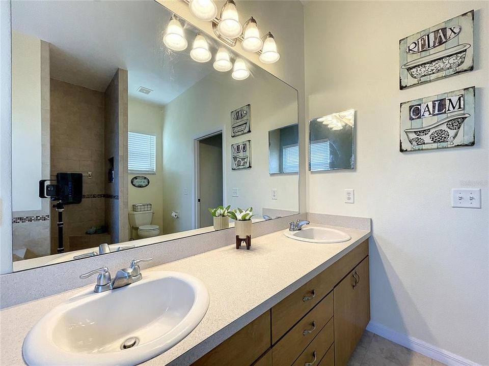 待售: $599,900 (4 贝兹, 2 浴室, 2125 平方英尺)