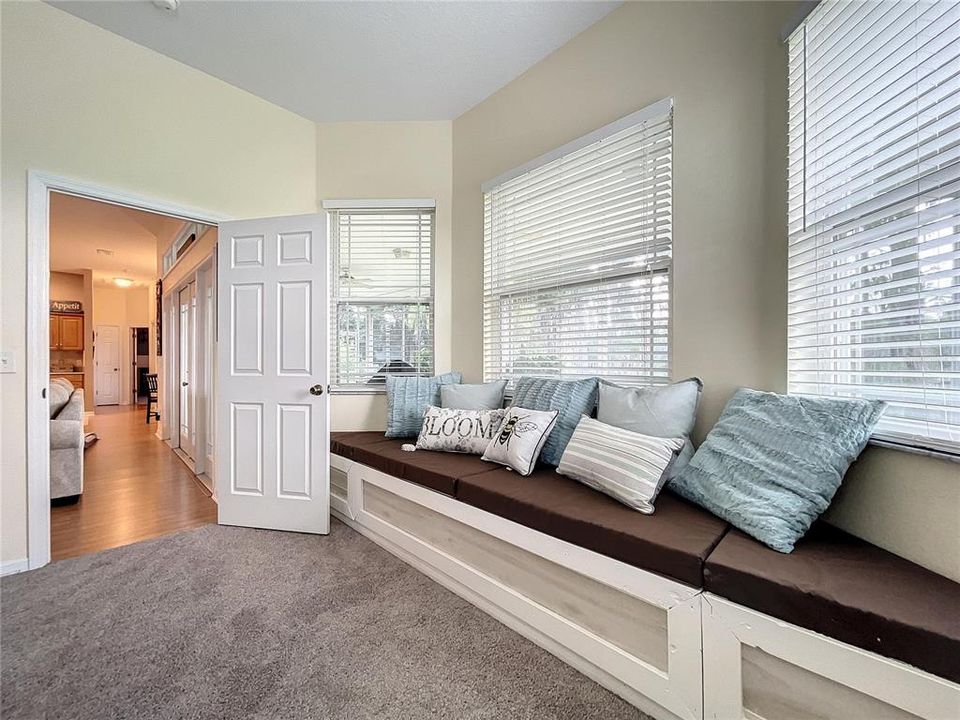 待售: $599,900 (4 贝兹, 2 浴室, 2125 平方英尺)