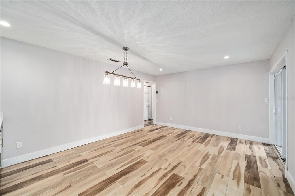 На продажу: $449,000 (4 спален, 2 ванн, 1738 Квадратных фут)