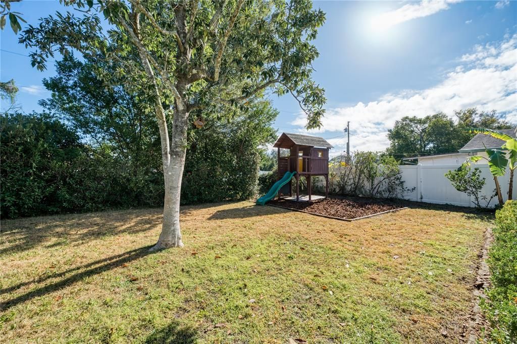 На продажу: $449,000 (4 спален, 2 ванн, 1738 Квадратных фут)