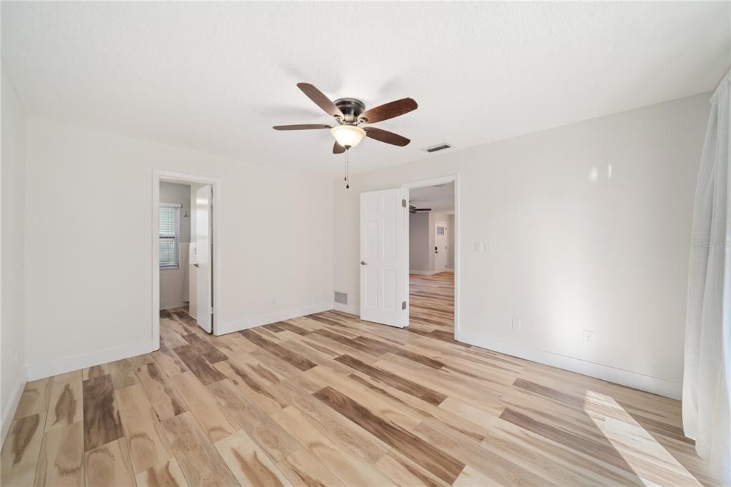 На продажу: $449,000 (4 спален, 2 ванн, 1738 Квадратных фут)