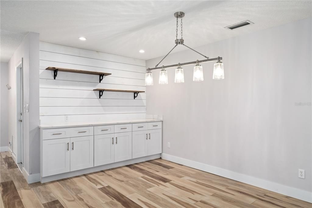 На продажу: $449,000 (4 спален, 2 ванн, 1738 Квадратных фут)