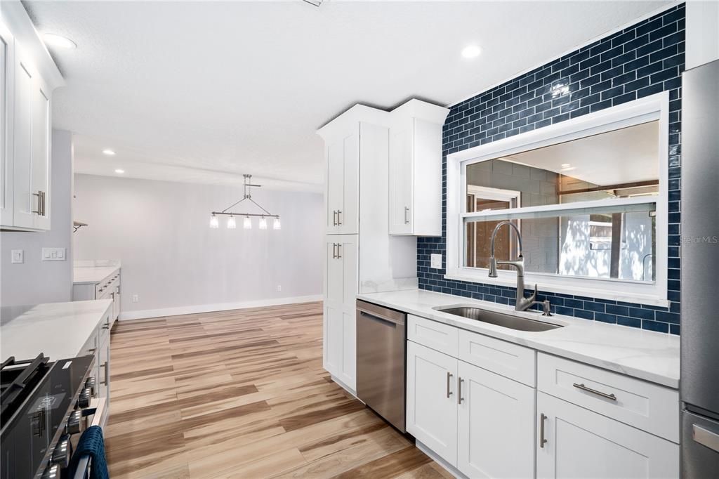 На продажу: $449,000 (4 спален, 2 ванн, 1738 Квадратных фут)