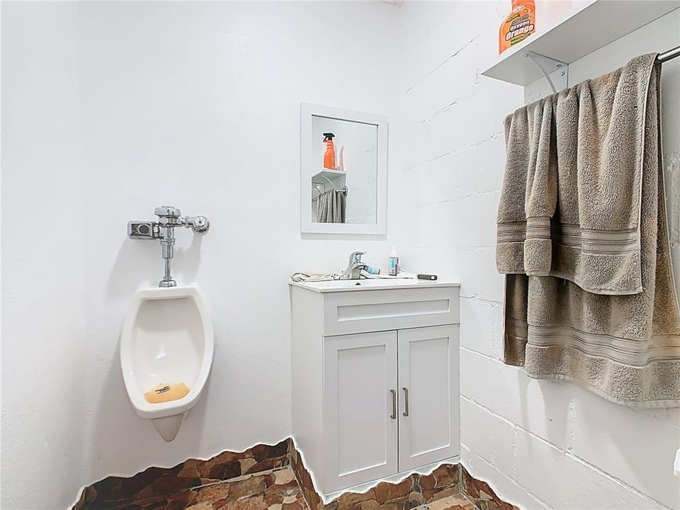 出租: $2,800 (4 贝兹, 3 浴室, 2221 平方英尺)