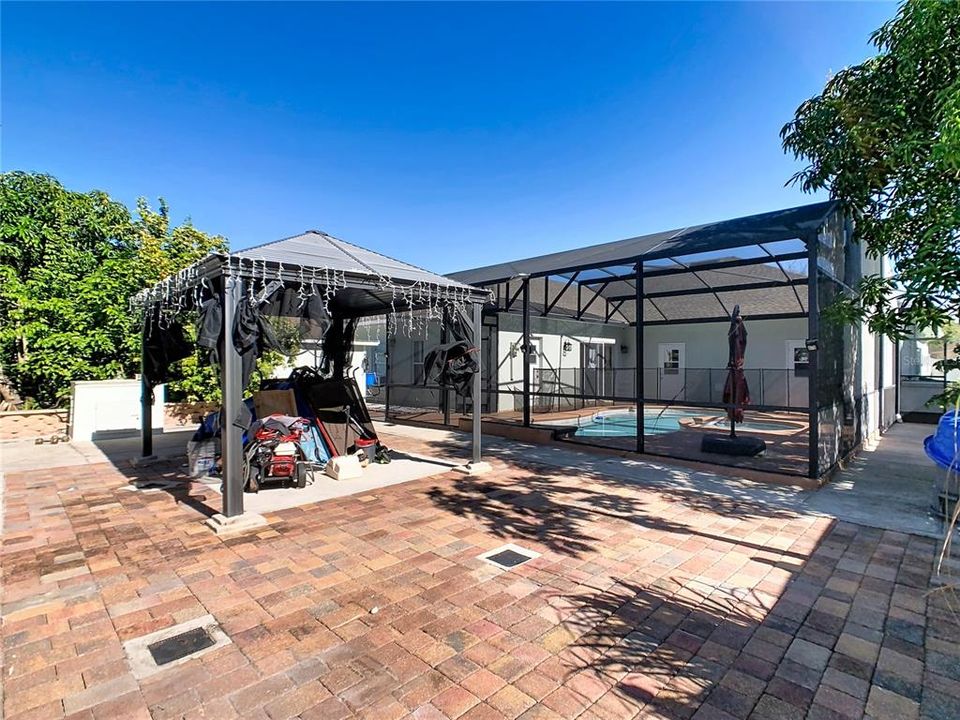 出租: $2,800 (4 贝兹, 3 浴室, 2221 平方英尺)