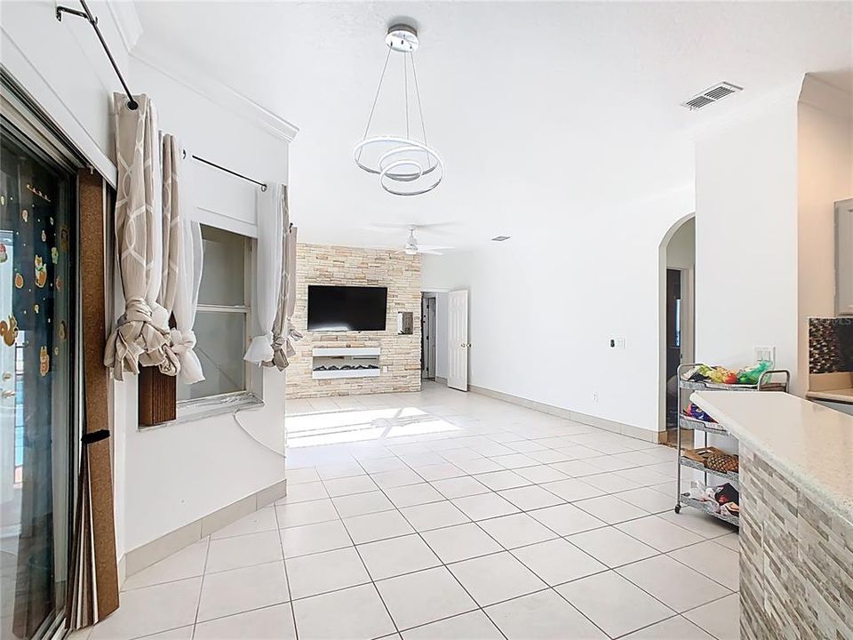 出租: $2,800 (4 贝兹, 3 浴室, 2221 平方英尺)