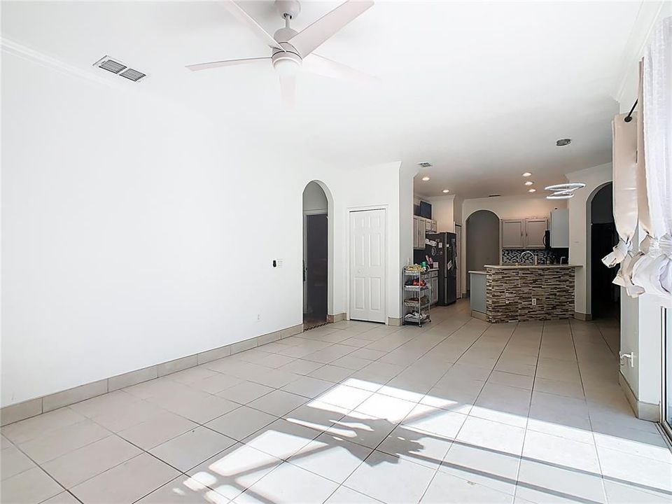 出租: $2,800 (4 贝兹, 3 浴室, 2221 平方英尺)