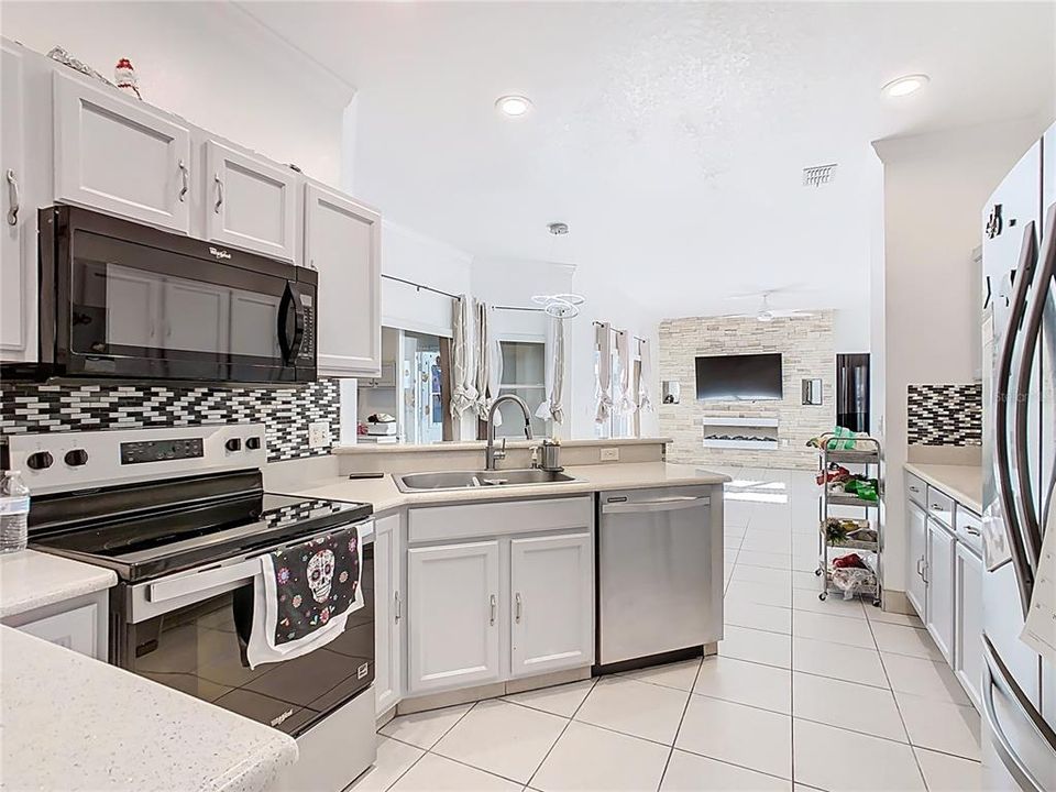 出租: $2,800 (4 贝兹, 3 浴室, 2221 平方英尺)