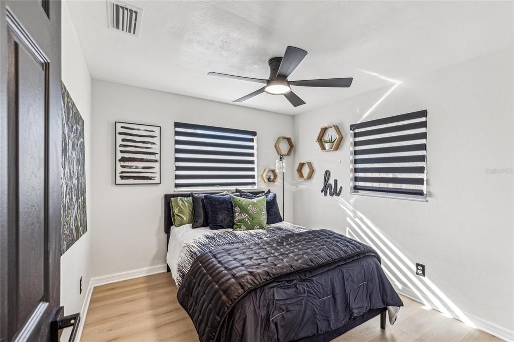 For Sale: $415,000 (2 beds, 2 baths, 1029 Square Feet)