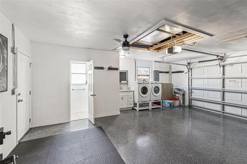 For Sale: $415,000 (2 beds, 2 baths, 1029 Square Feet)