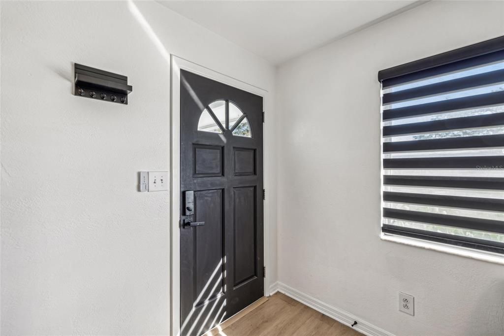 For Sale: $415,000 (2 beds, 2 baths, 1029 Square Feet)