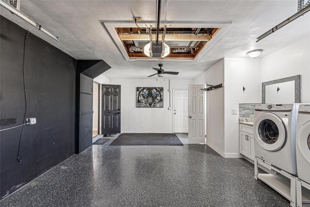 For Sale: $415,000 (2 beds, 2 baths, 1029 Square Feet)