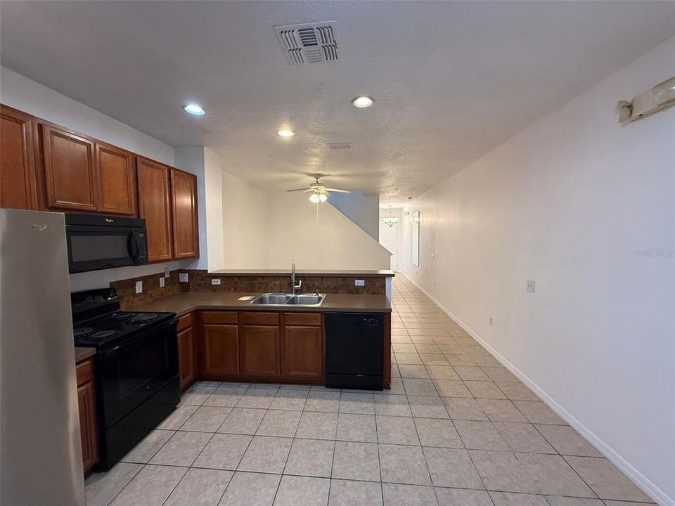 En Renta: $1,800 (3 camas, 3 baños, 1363 Pies cuadrados)