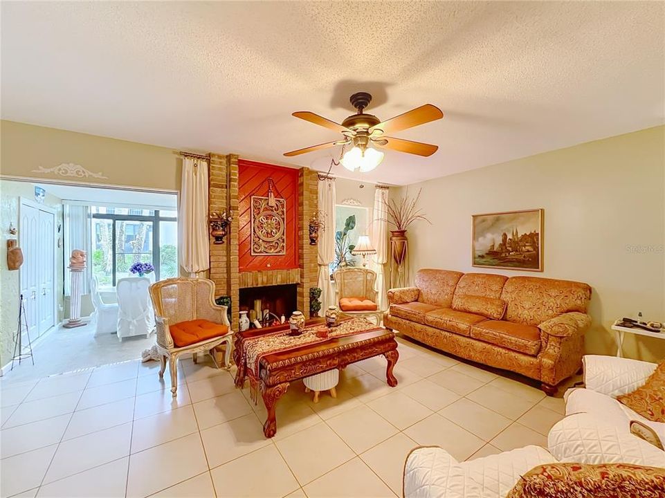 En Venta: $249,999 (3 camas, 2 baños, 1618 Pies cuadrados)